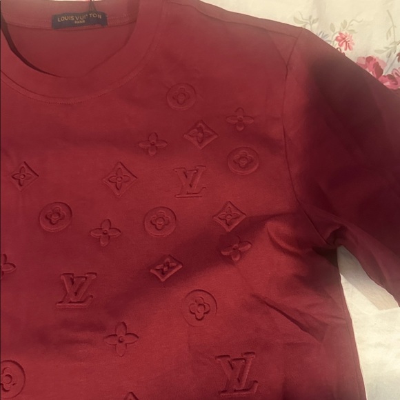 LV unisex Burgundy Tee - Picture 2 of 6
